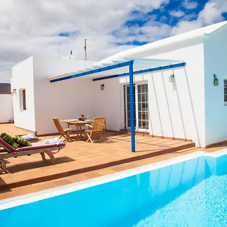 Cozy In Arrieta With Swimming Pool * 아리에타